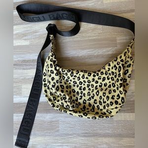 BAGGU mini leopard crescent bag